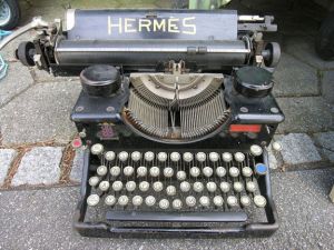 Hermes vintage typewriter - mylusciouslife.jpg